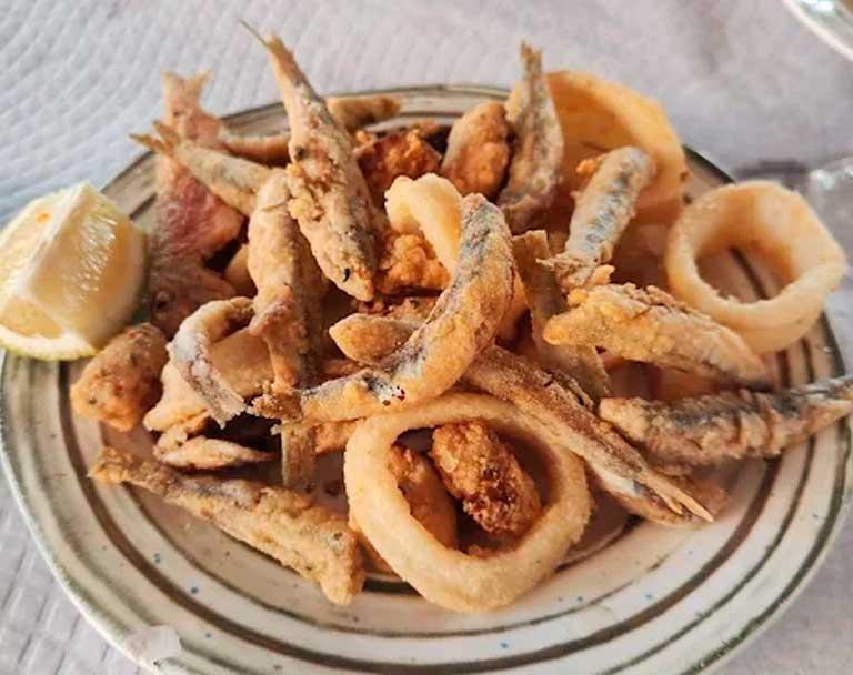 Pescado fresco en un chiringuito de El Palo